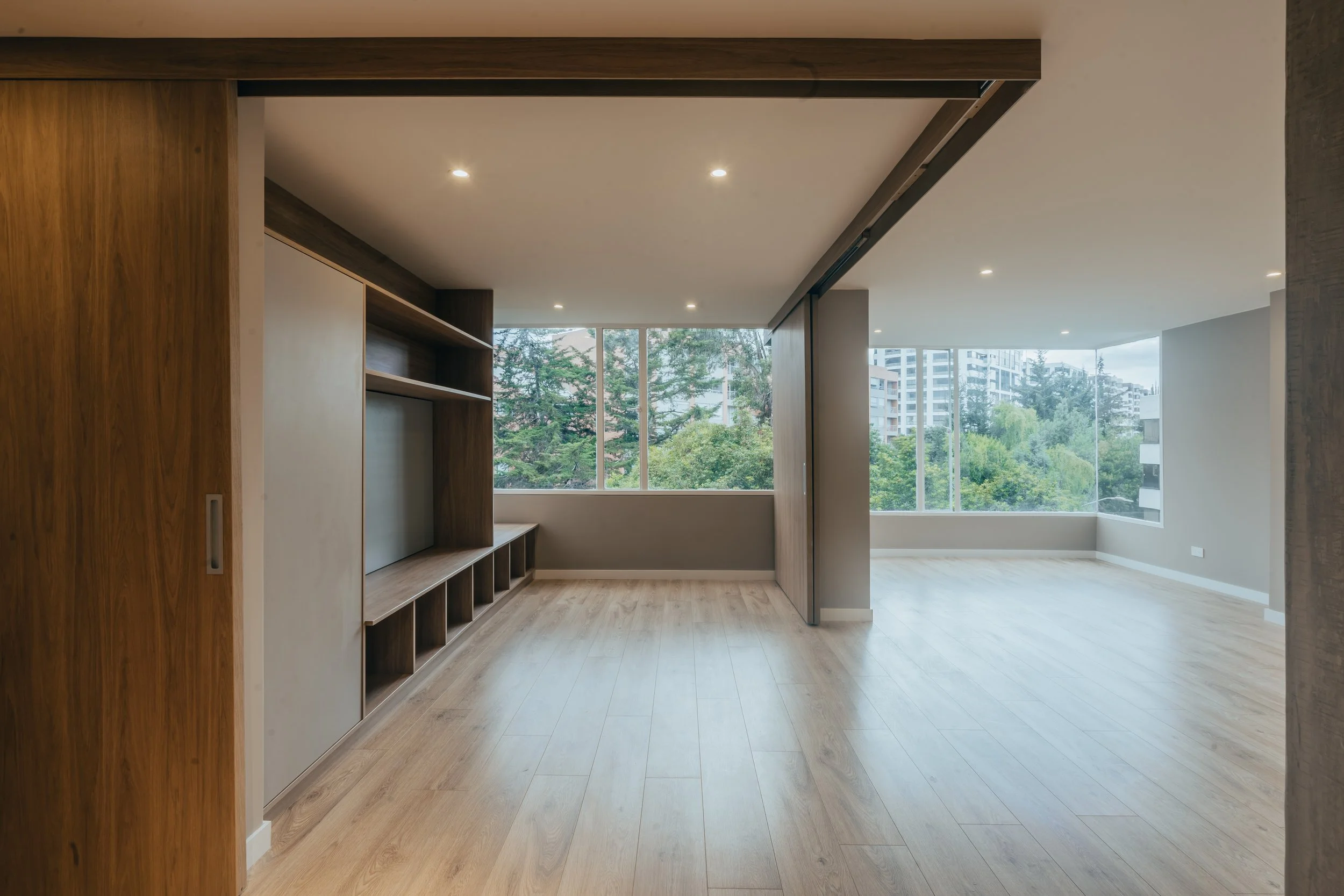 Vista de vivienda unifamiliar BOG 20 en Colombia, en materiales nobles y luz natural — proyecto de LINEA PRIMA, arquitectos en Bogotá.