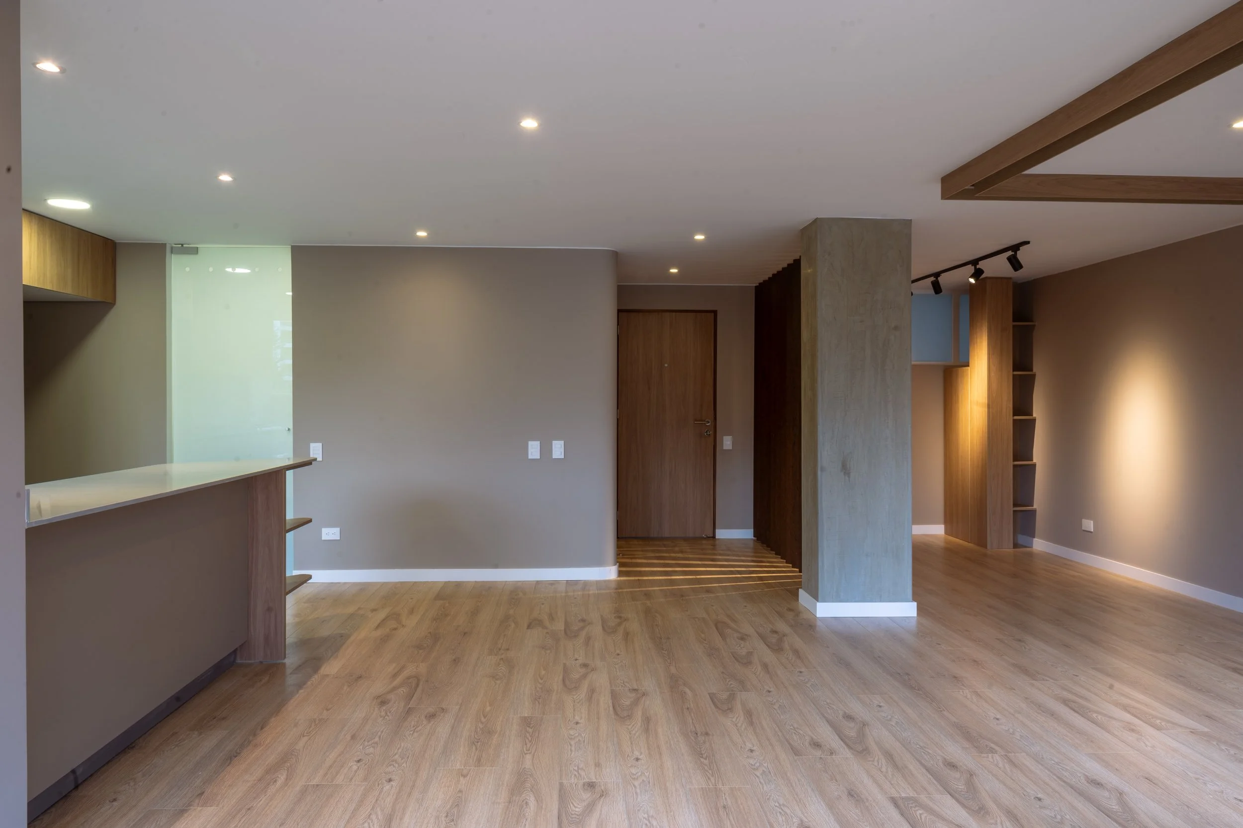 Detalle de BOG 20, vivienda unifamiliar en Colombia: materiales nobles y luz natural. LINEA PRIMA, arquitectos en Bogotá.