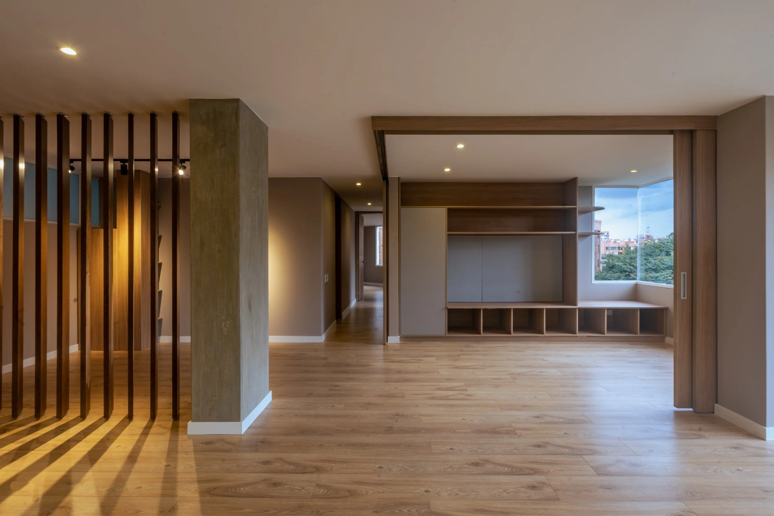 Vista de vivienda unifamiliar BOG 20 en Colombia, en materiales nobles y luz natural — proyecto de LINEA PRIMA, arquitectos en Bogotá.