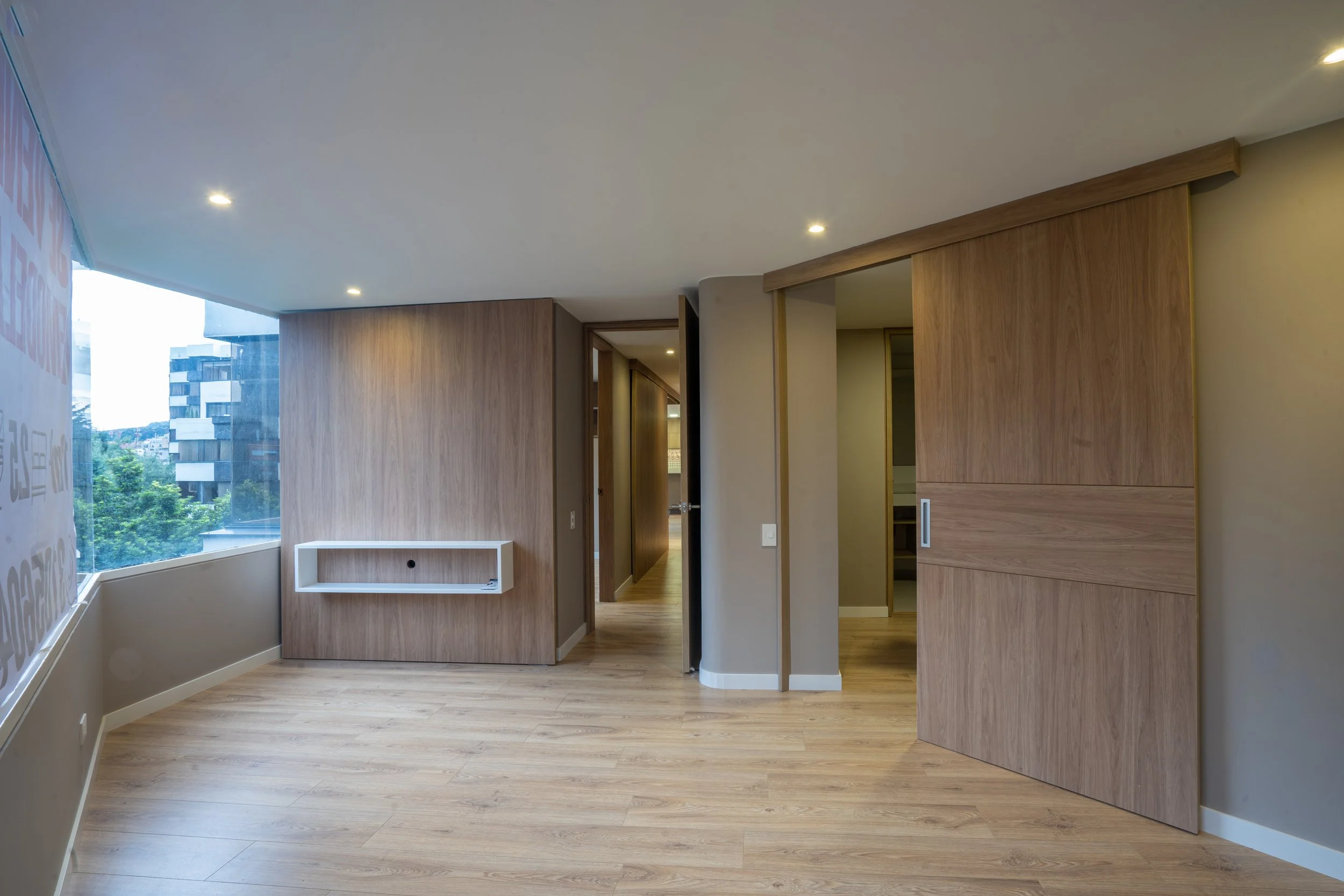 Vista de vivienda unifamiliar BOG 20 en Colombia, en materiales nobles y luz natural — proyecto de LINEA PRIMA, arquitectos en Bogotá.