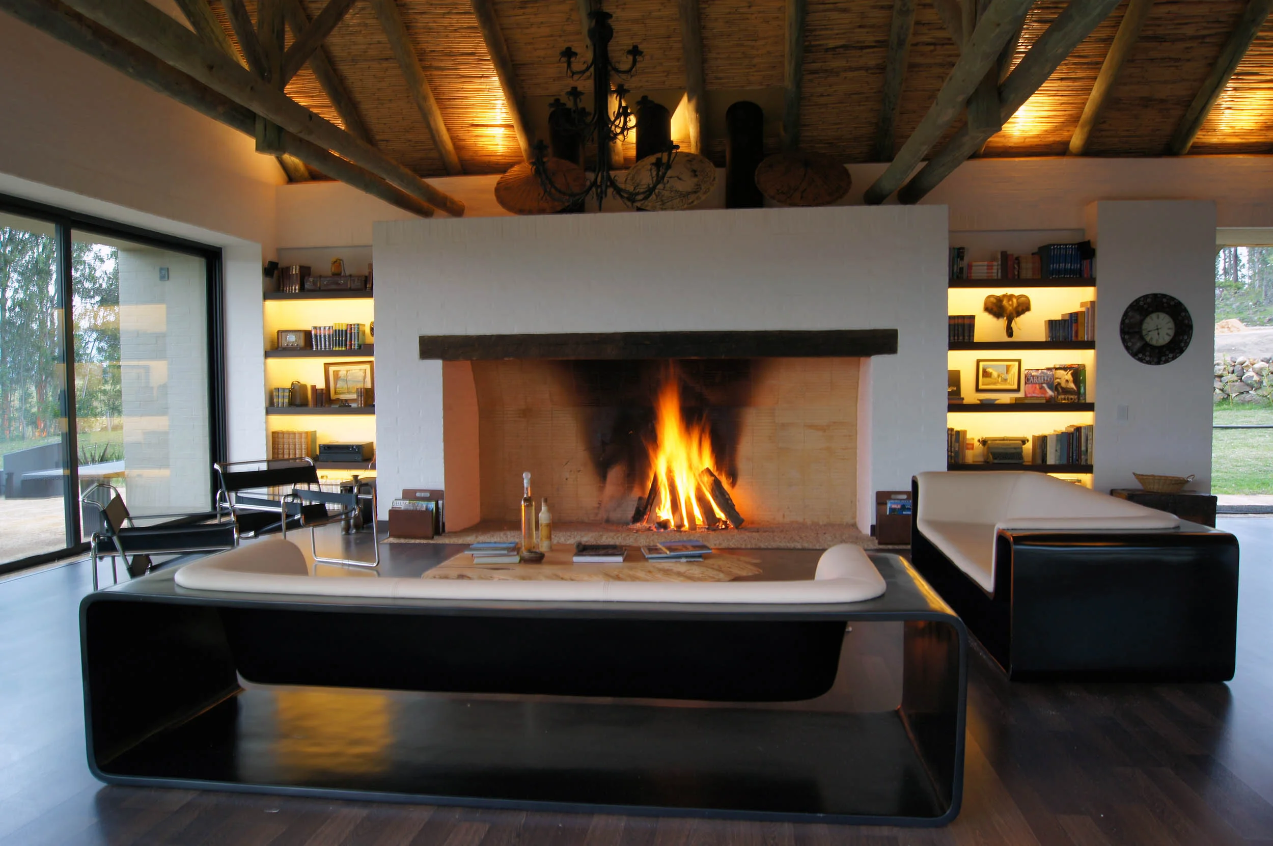 Imagen del proyecto VIL 01, casa de campo en Boyacá, CO, con ladrillo recocido y madera de eucalipto — arquitectura de LINEA PRIMA, arquitectos en Bogotá.