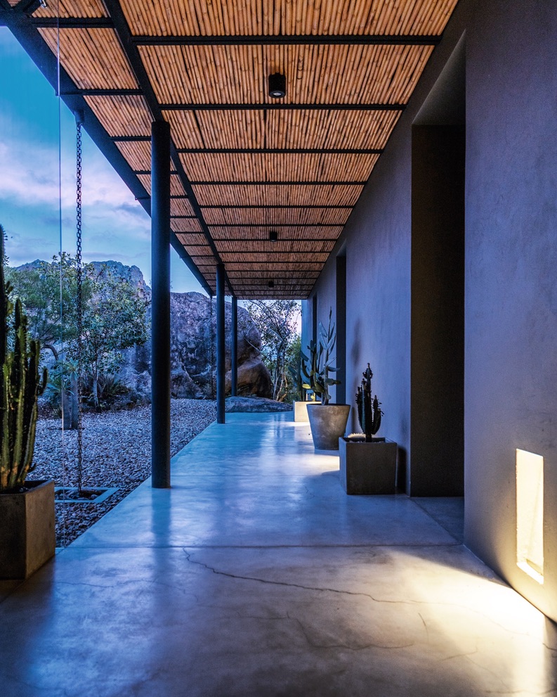 VIL 02 — vivienda unifamiliar en Colombia por LINEA PRIMA: materiales nobles y luz natural.
