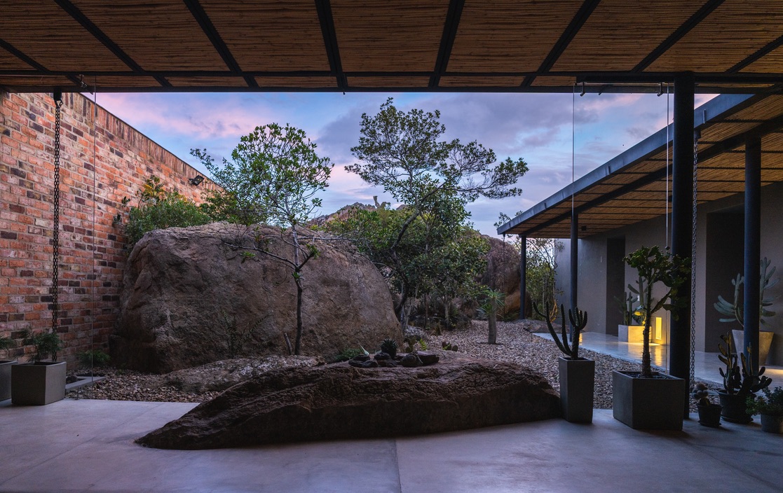 Imagen del proyecto VIL 02, vivienda unifamiliar en Colombia, con materiales nobles y luz natural — arquitectura de LINEA PRIMA, arquitectos en Bogotá.