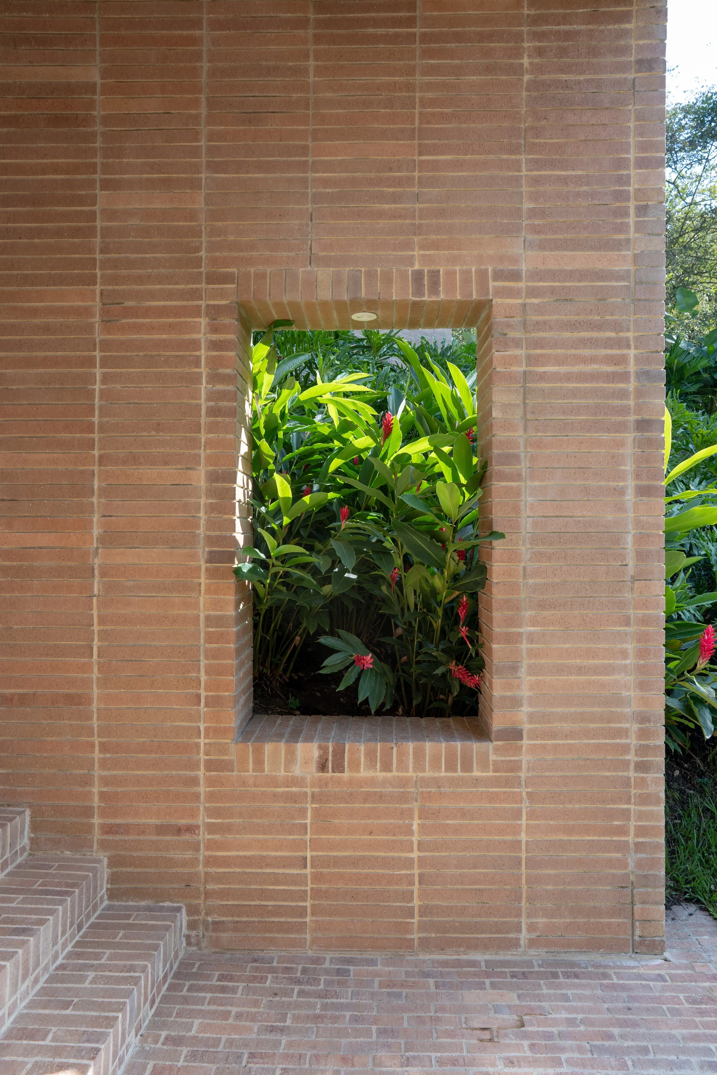 Detalle de VIT 01, vivienda unifamiliar en Colombia: materiales nobles y luz natural. LINEA PRIMA, arquitectos en Bogotá.